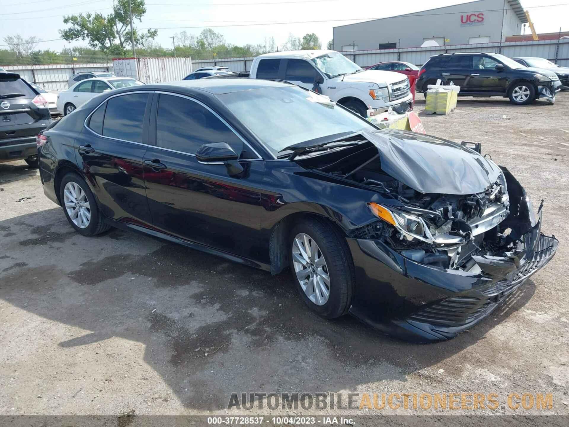 4T1B11HKXJU648484 TOYOTA CAMRY 2018