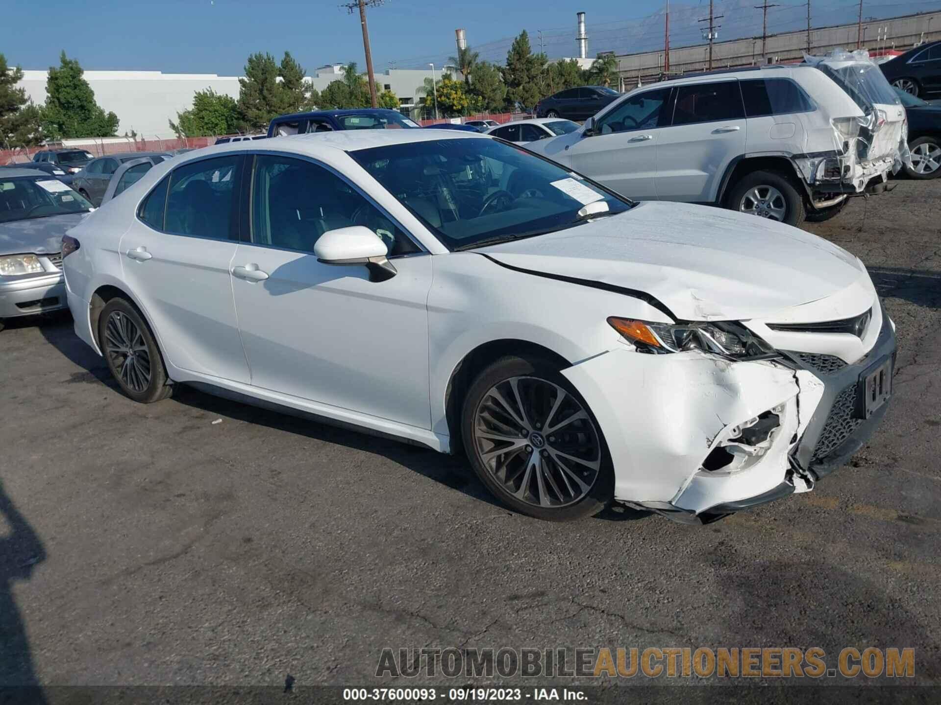 4T1B11HKXJU652261 TOYOTA CAMRY 2018