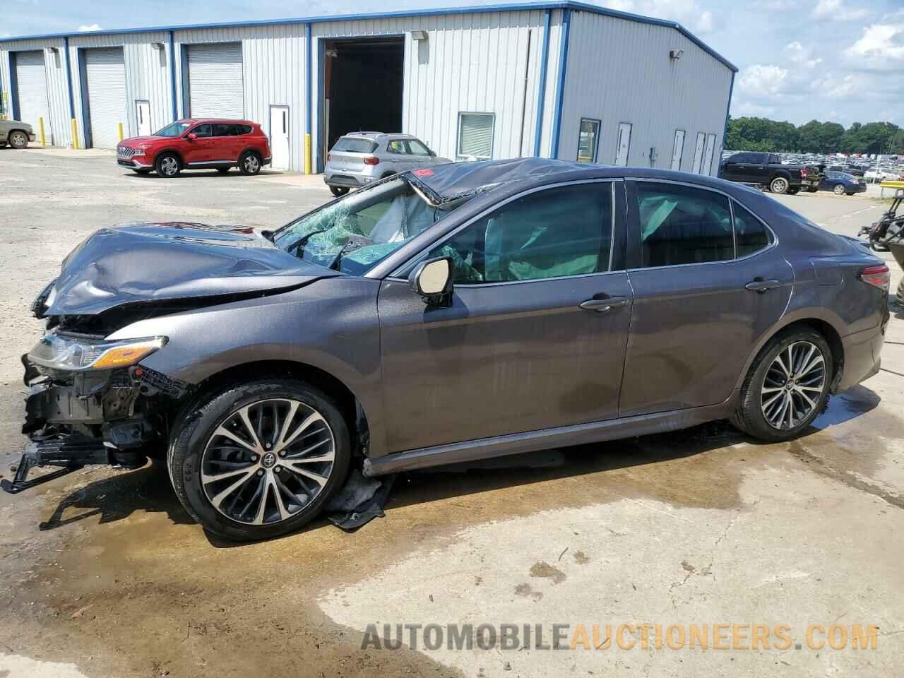 4T1B11HKXJU653863 TOYOTA CAMRY 2018