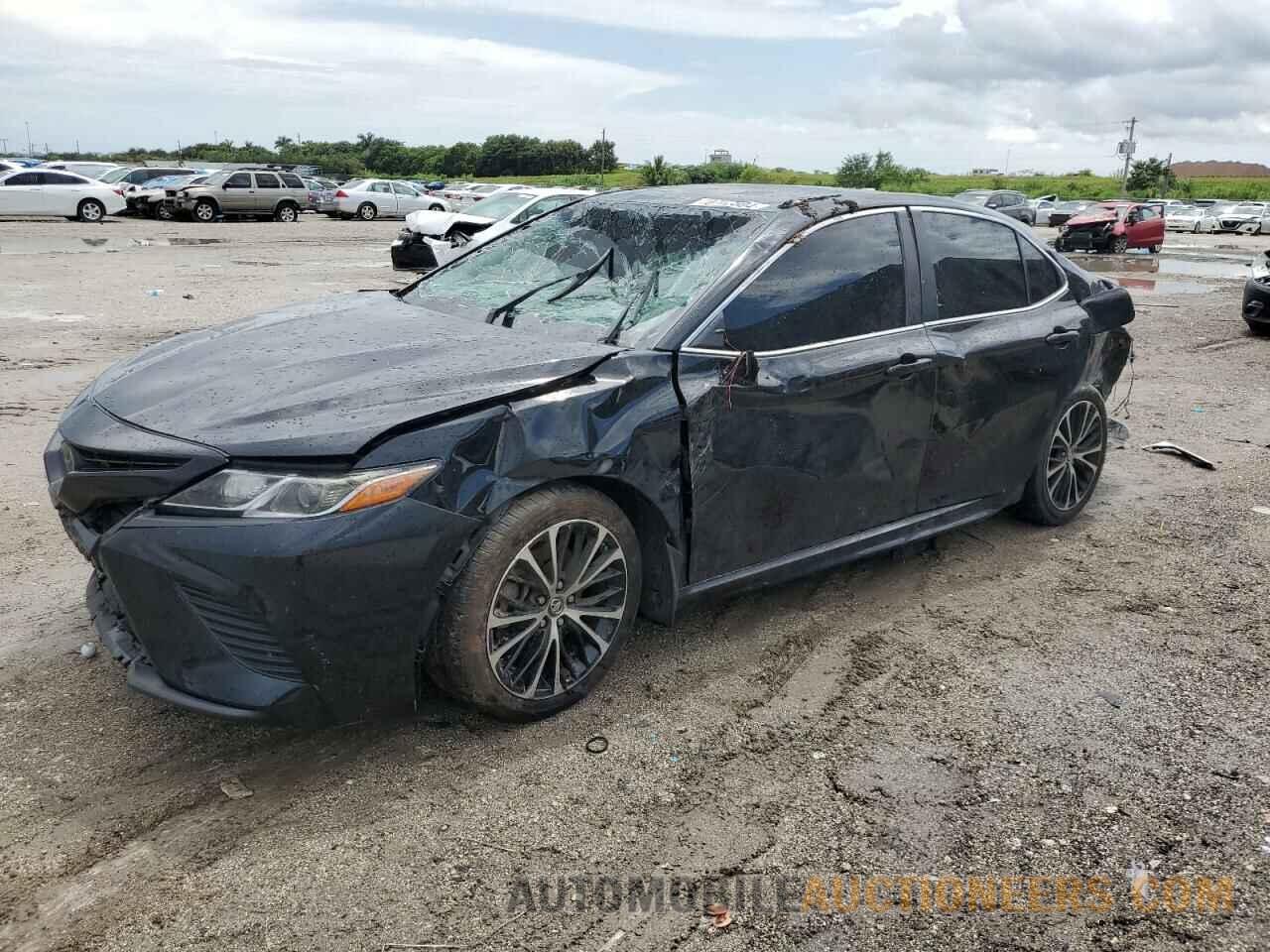 4T1B11HKXJU653913 TOYOTA CAMRY 2018