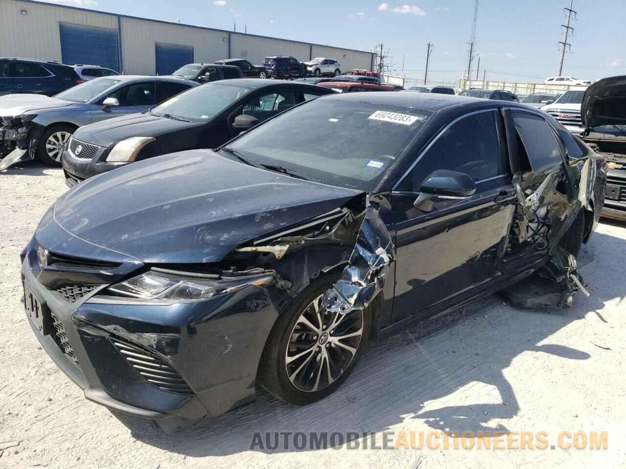 4T1B11HKXJU656097 TOYOTA CAMRY 2018