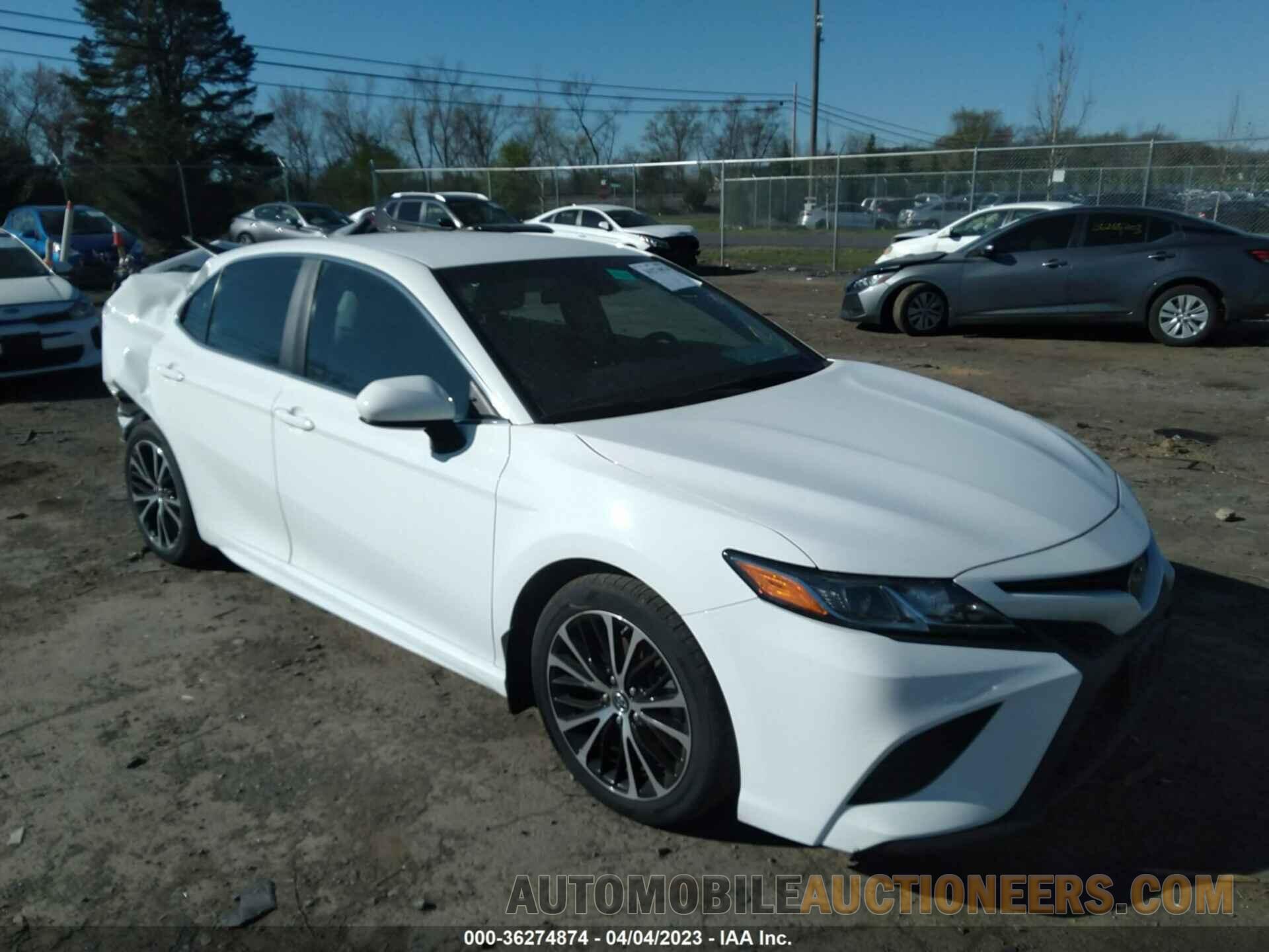 4T1B11HKXJU657704 TOYOTA CAMRY 2018