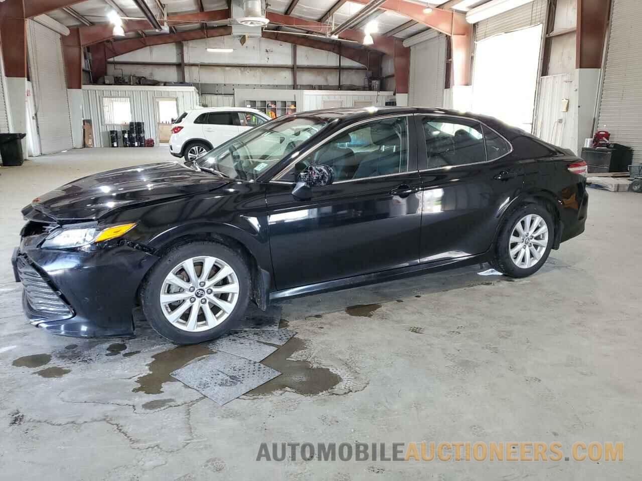 4T1B11HKXJU658528 TOYOTA CAMRY 2018