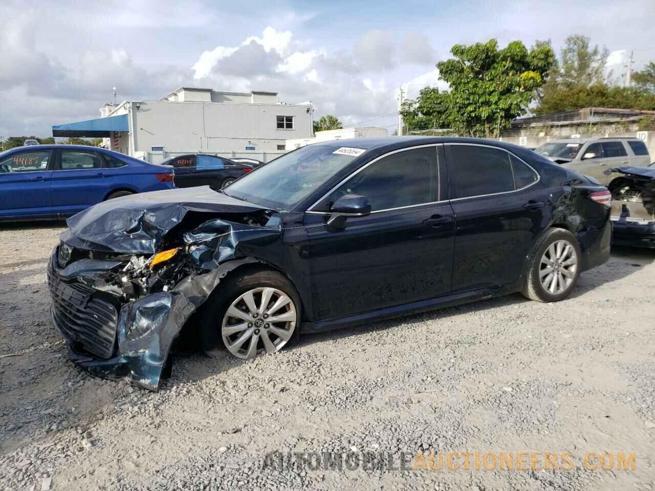 4T1B11HKXJU660599 TOYOTA CAMRY 2018