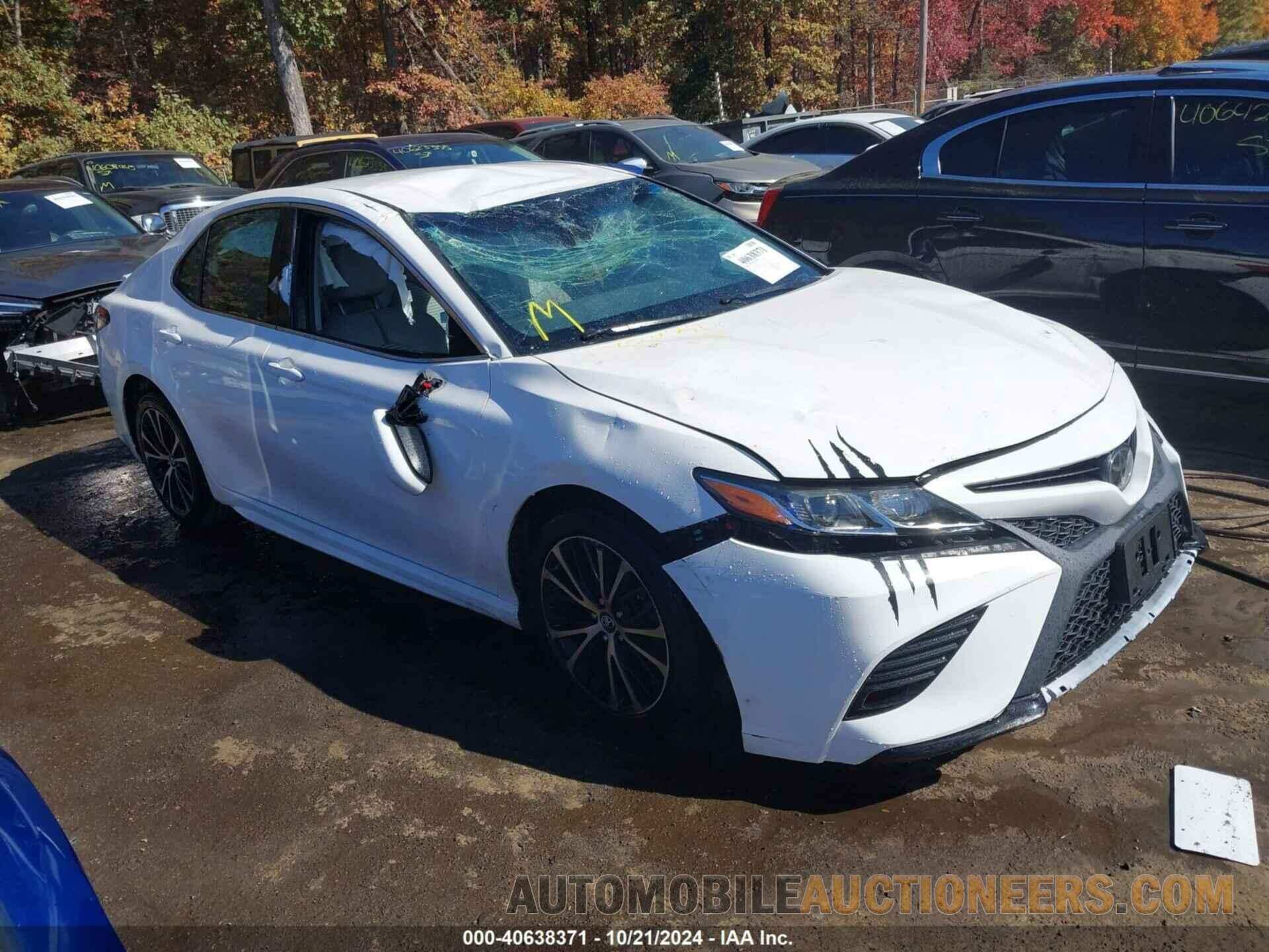 4T1B11HKXJU660831 TOYOTA CAMRY 2018