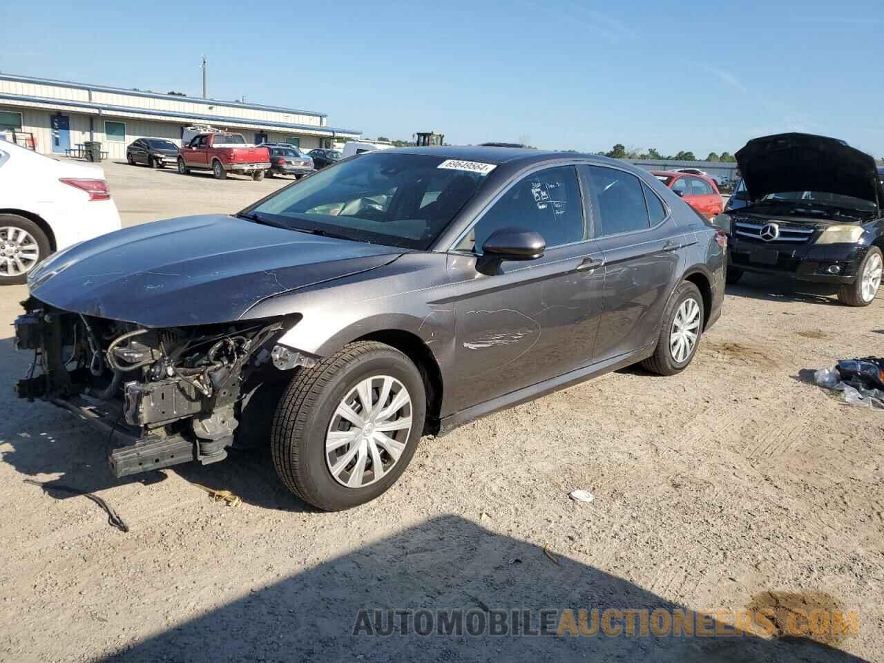 4T1B11HKXJU662207 TOYOTA CAMRY 2018