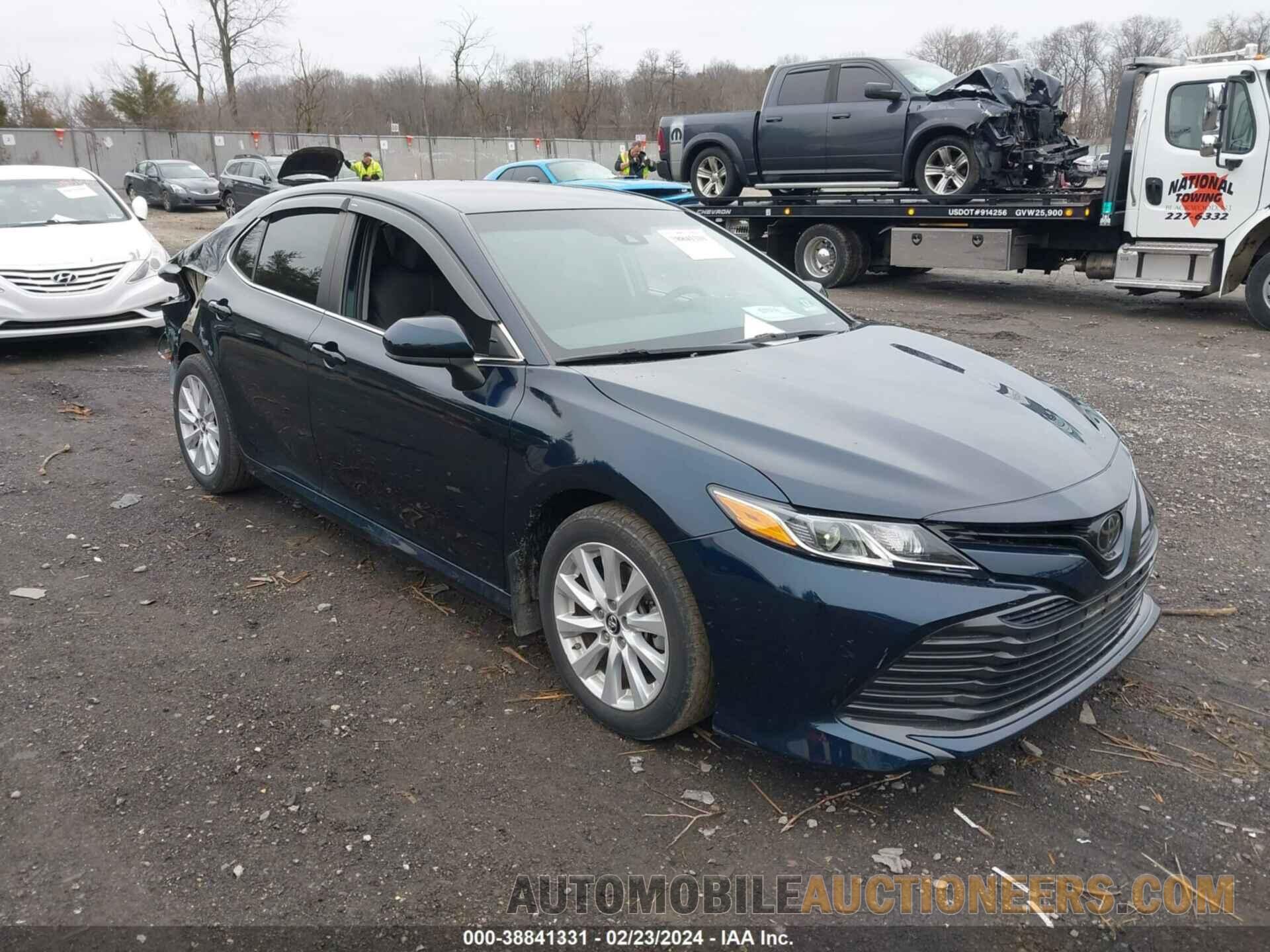 4T1B11HKXJU662496 TOYOTA CAMRY 2018