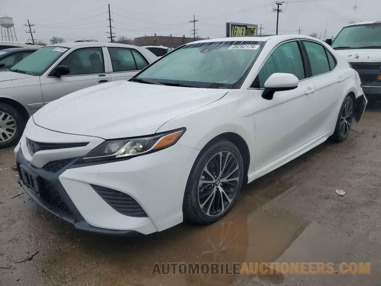 4T1B11HKXJU662711 TOYOTA CAMRY 2018