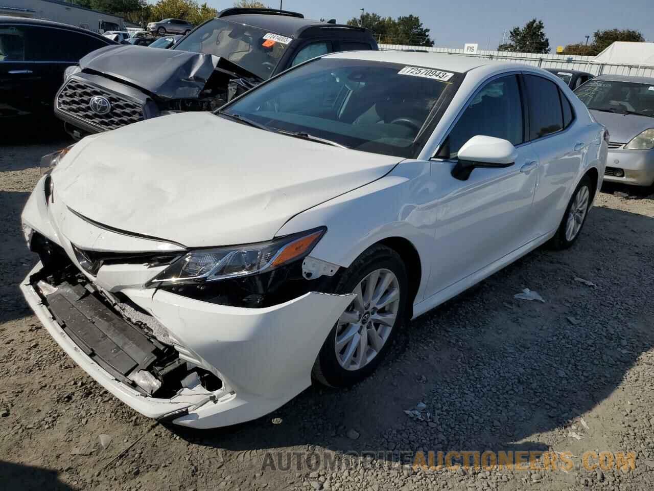 4T1B11HKXJU663700 TOYOTA CAMRY 2018