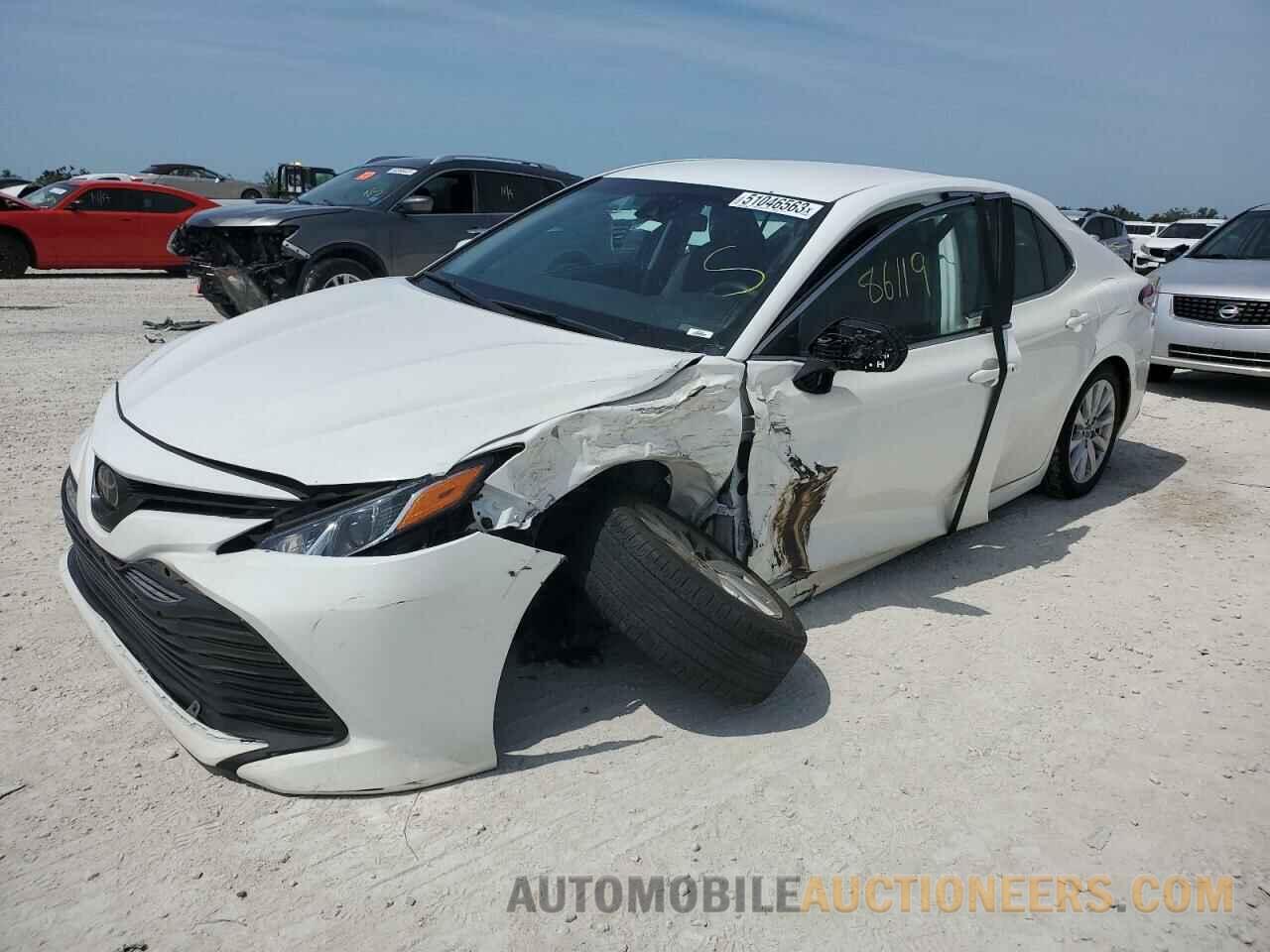 4T1B11HKXJU665768 TOYOTA CAMRY 2018