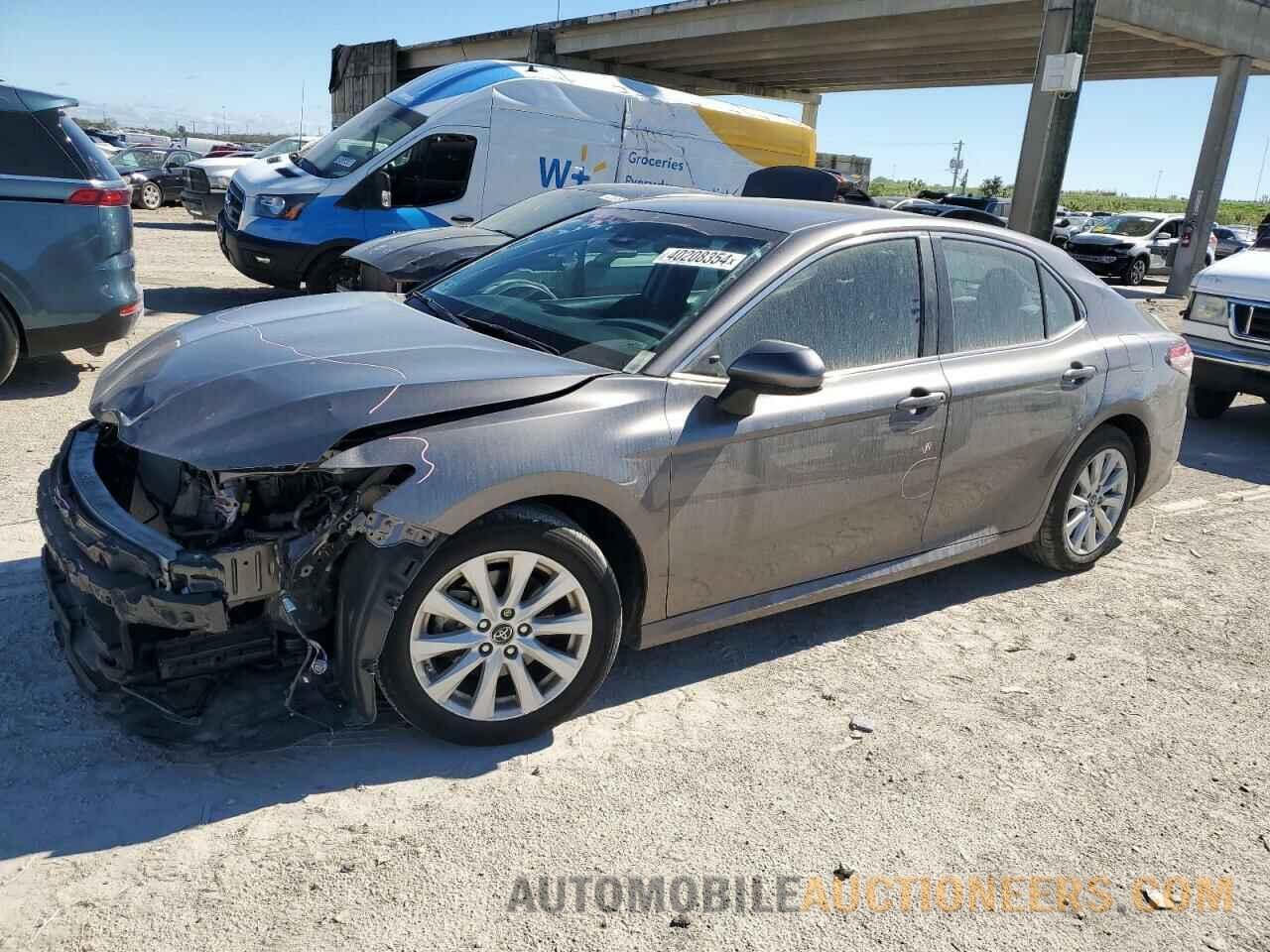 4T1B11HKXJU668010 TOYOTA CAMRY 2018