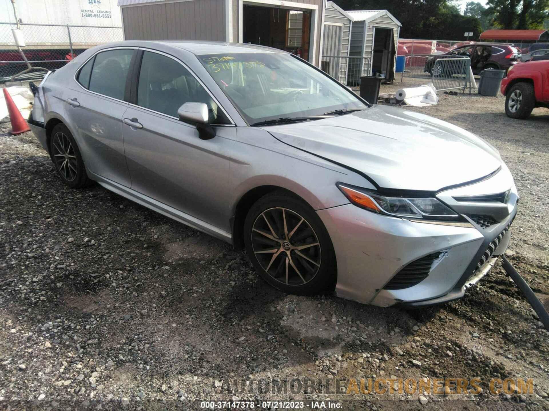 4T1B11HKXJU668363 TOYOTA CAMRY 2018