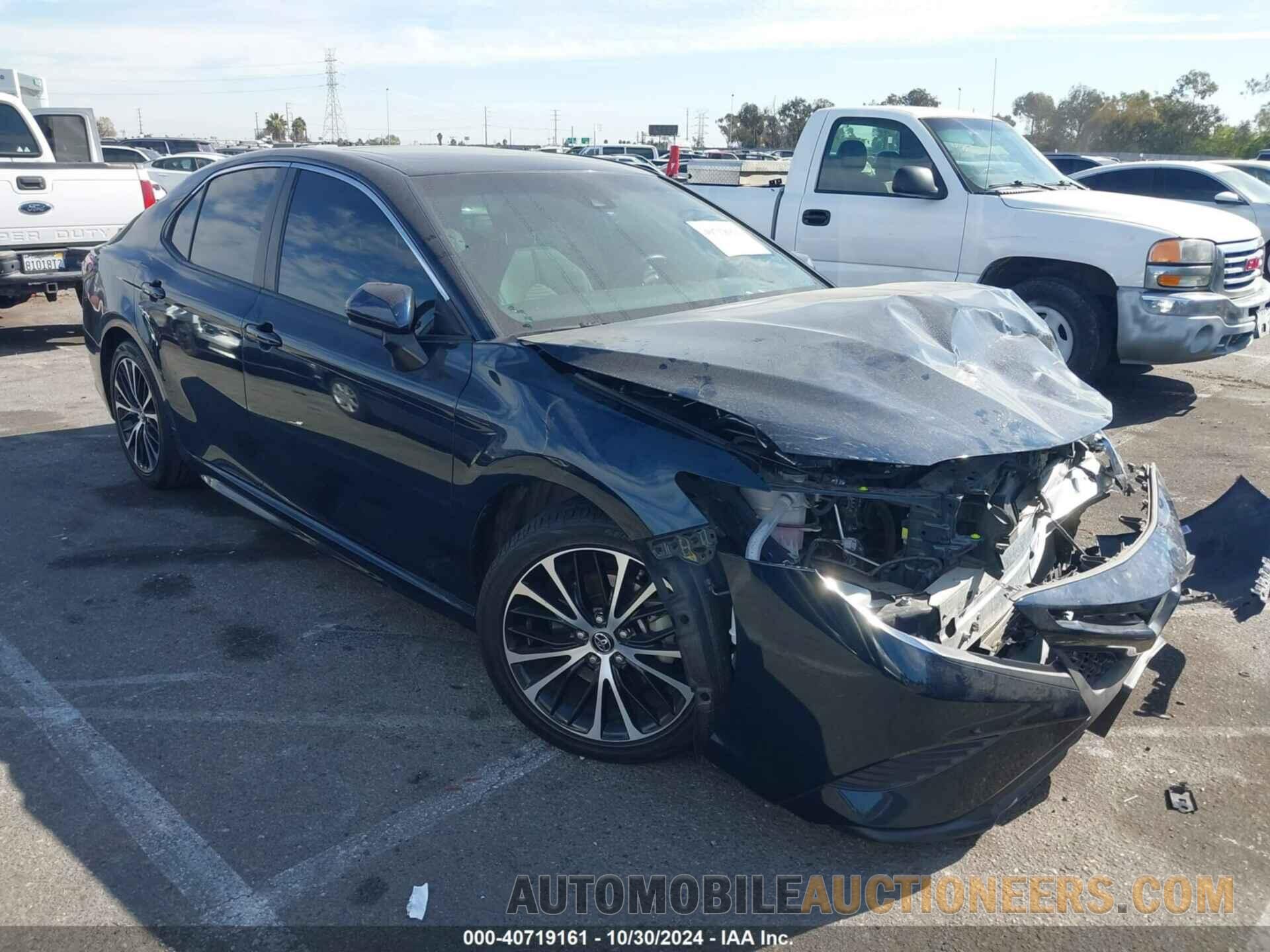 4T1B11HKXJU668704 TOYOTA CAMRY 2018