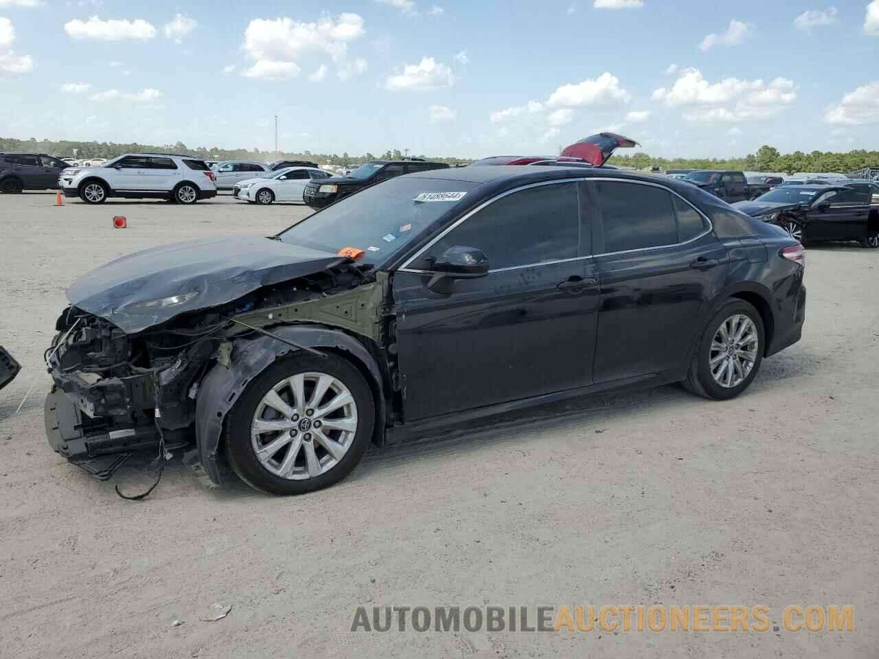 4T1B11HKXJU668976 TOYOTA CAMRY 2018