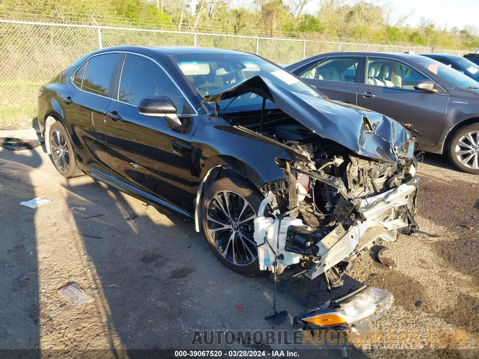 4T1B11HKXJU669643 TOYOTA CAMRY 2018