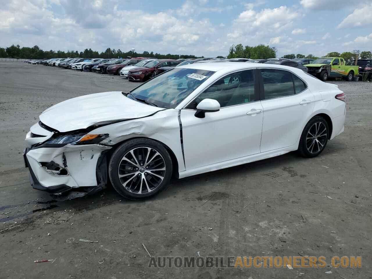 4T1B11HKXJU670114 TOYOTA CAMRY 2018