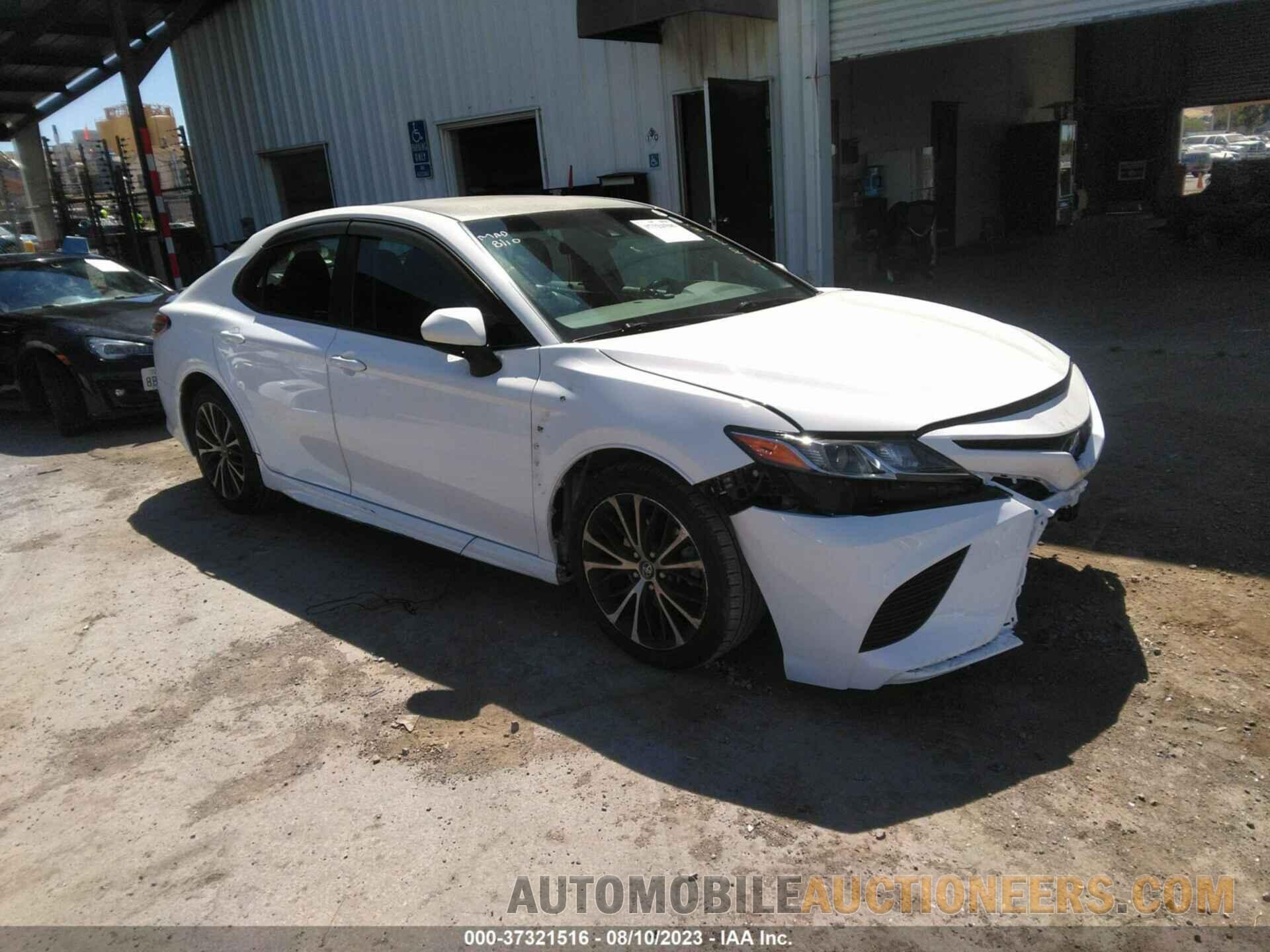 4T1B11HKXJU671831 TOYOTA CAMRY 2018