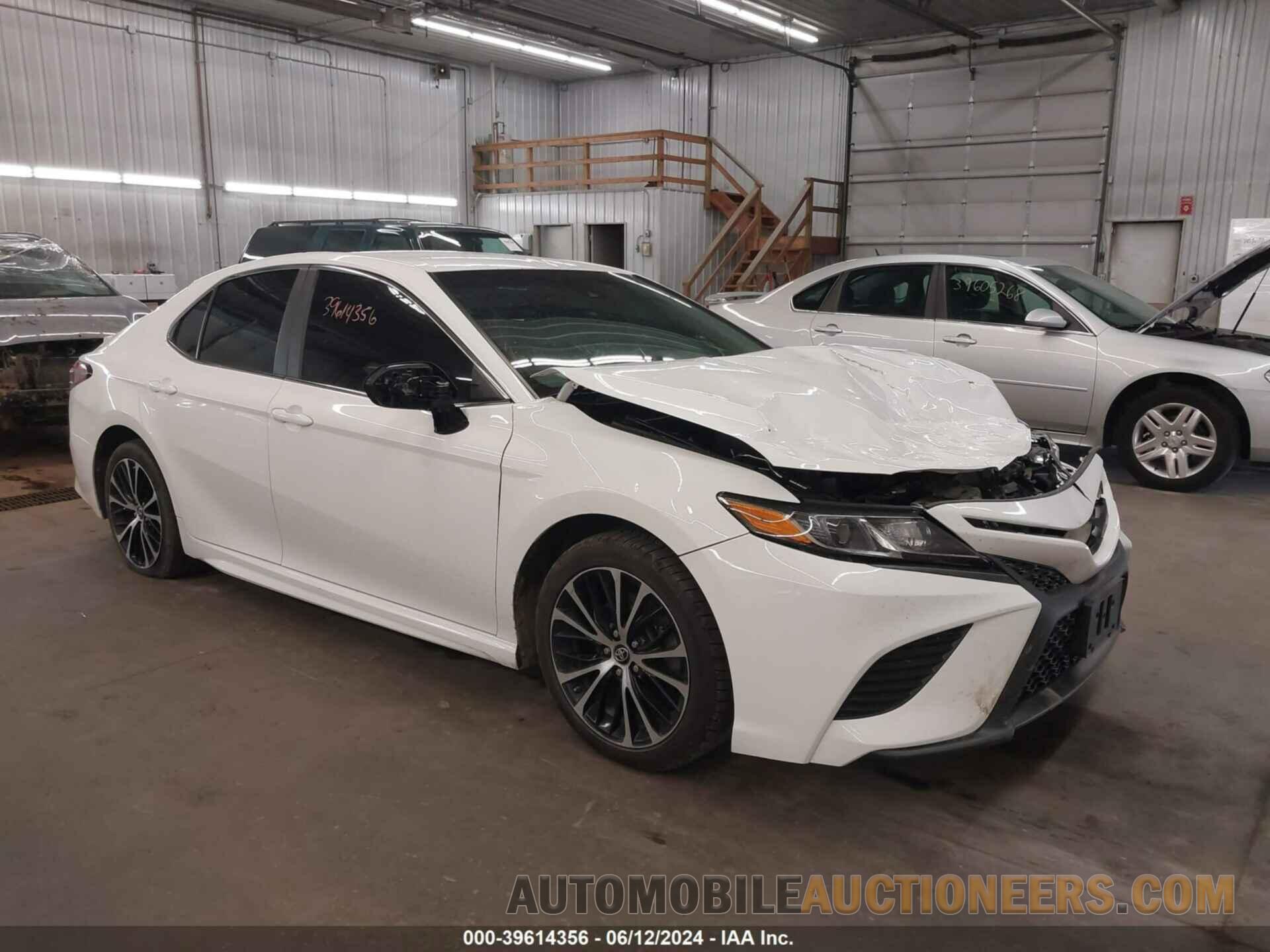 4T1B11HKXJU672882 TOYOTA CAMRY 2018