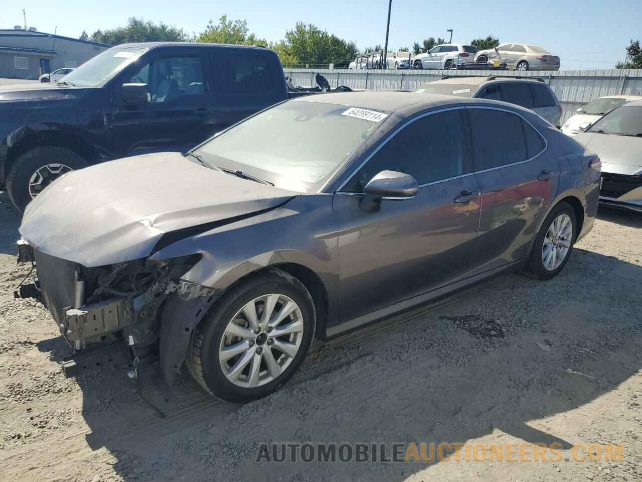 4T1B11HKXJU677077 TOYOTA CAMRY 2018