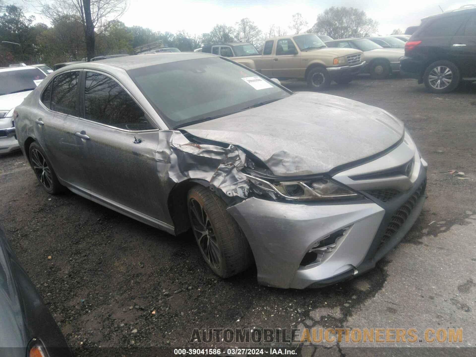 4T1B11HKXJU678195 TOYOTA CAMRY 2018