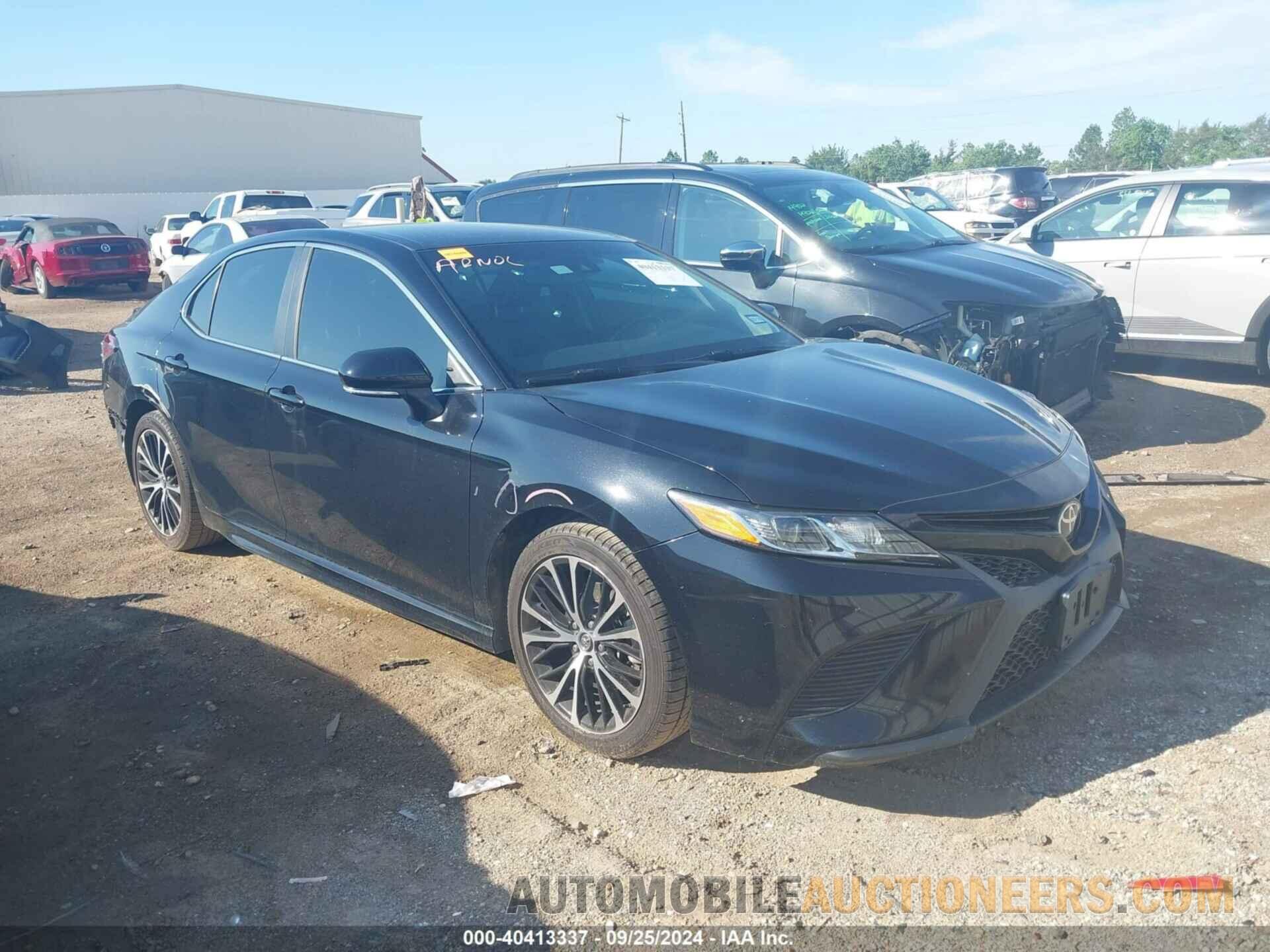 4T1B11HKXJU678813 TOYOTA CAMRY 2018