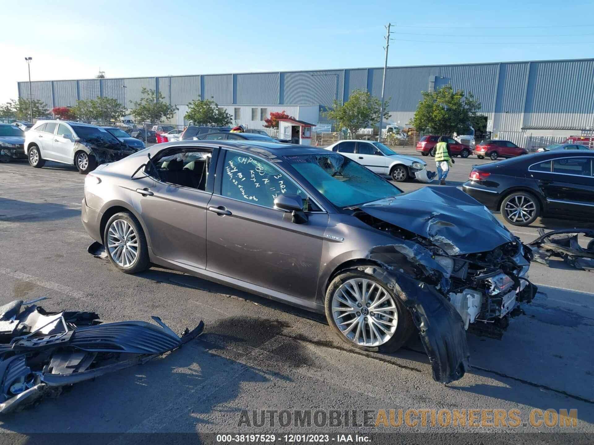 4T1B21HK0JU008166 TOYOTA CAMRY HYBRID 2018