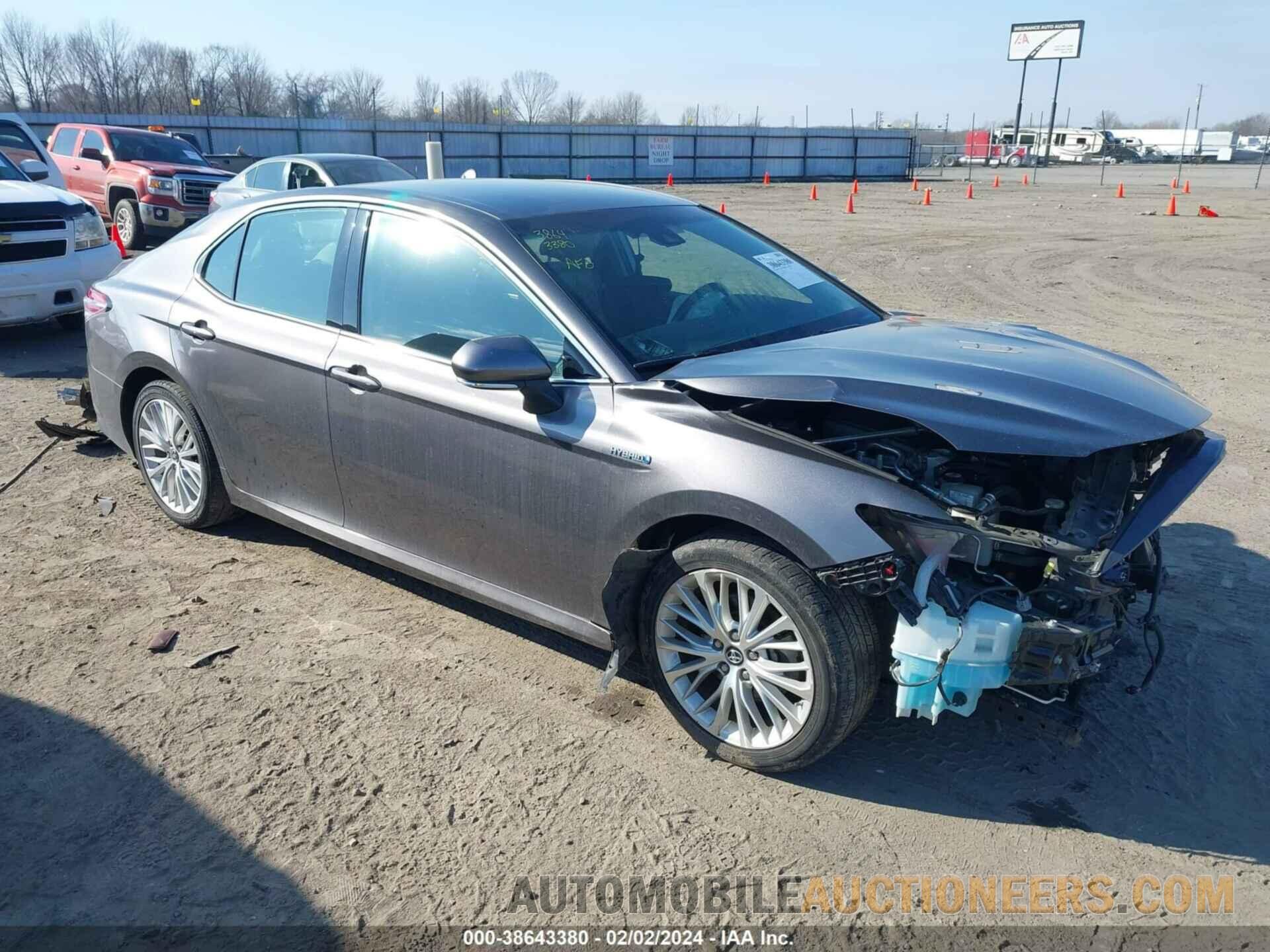 4T1B21HK1JU008192 TOYOTA CAMRY HYBRID 2018