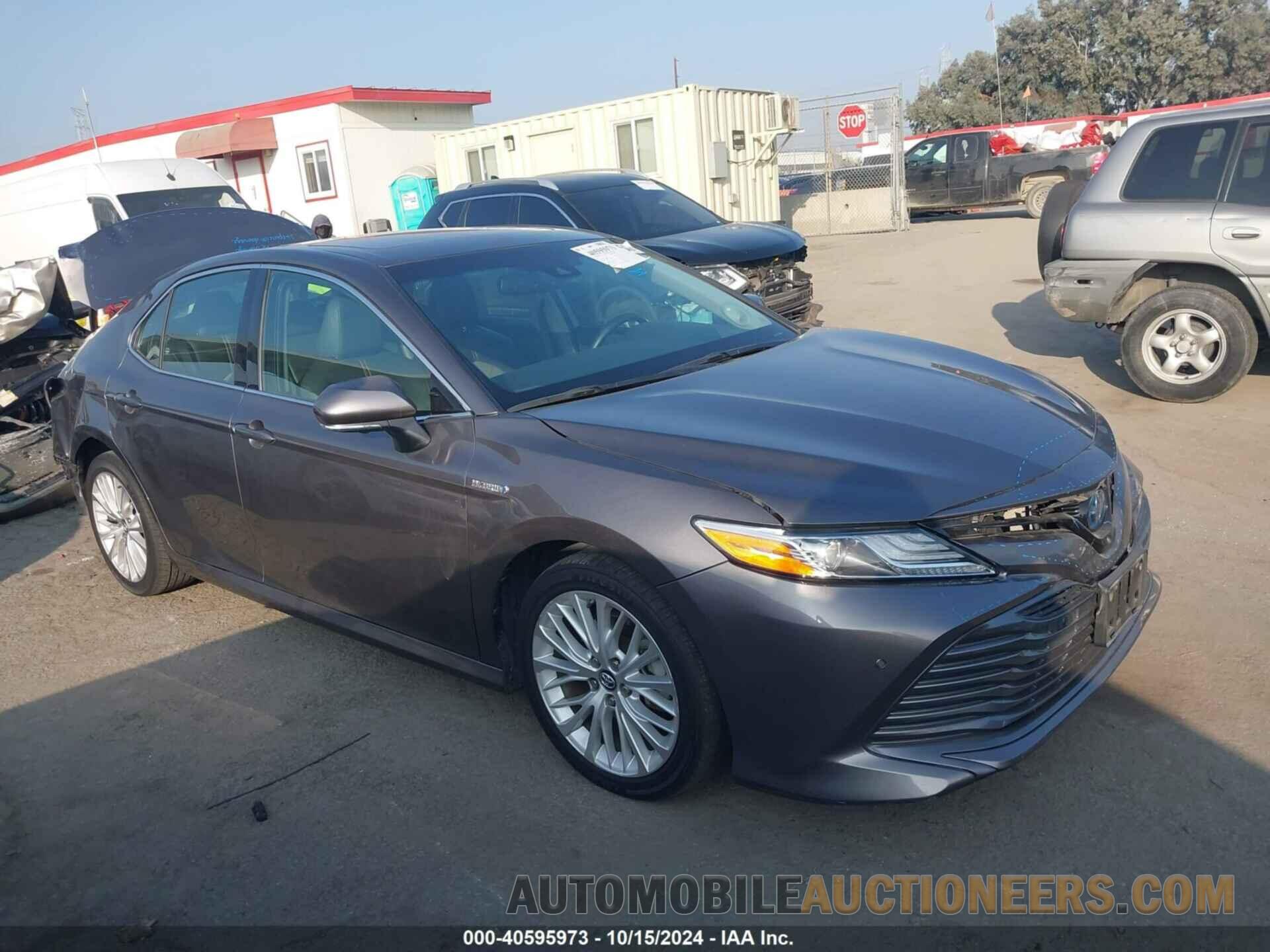 4T1B21HK1JU008225 TOYOTA CAMRY HYBRID 2018