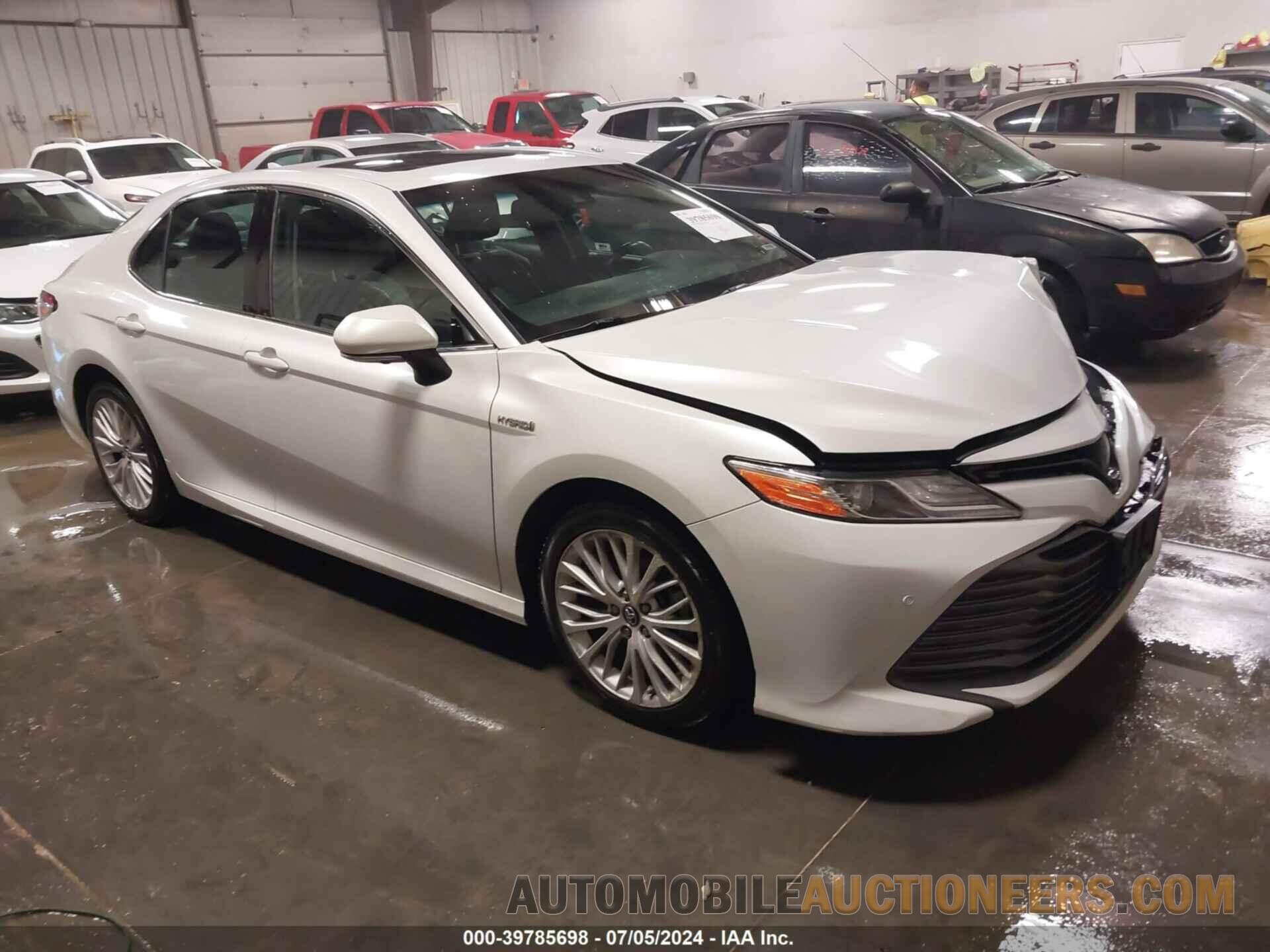 4T1B21HK1JU009570 TOYOTA CAMRY HYBRID 2018