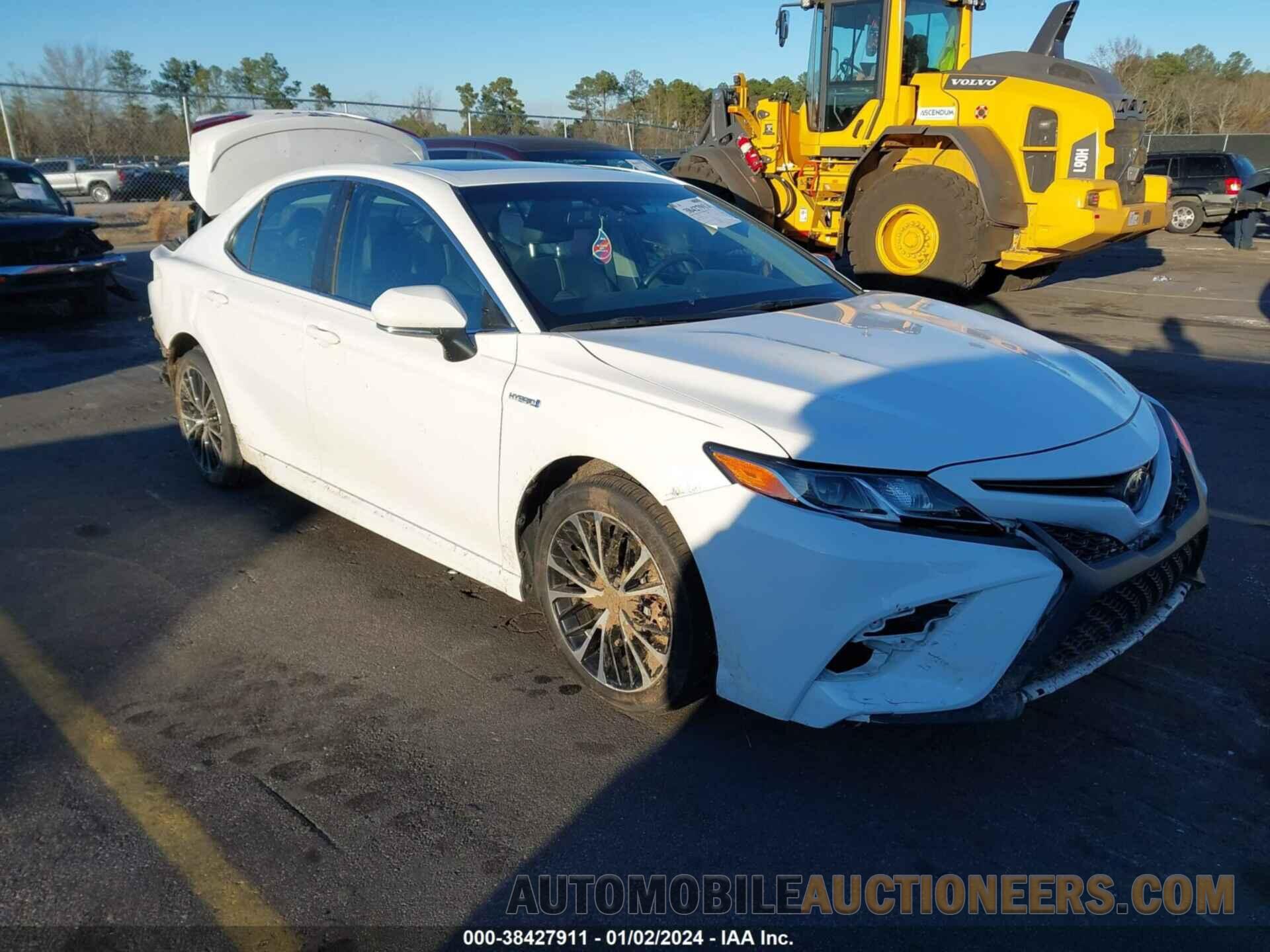 4T1B21HK2JU509155 TOYOTA CAMRY HYBRID 2018