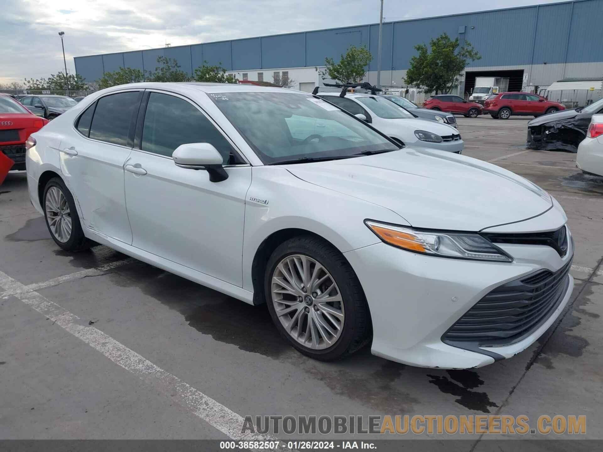 4T1B21HK3JU002913 TOYOTA CAMRY HYBRID 2018