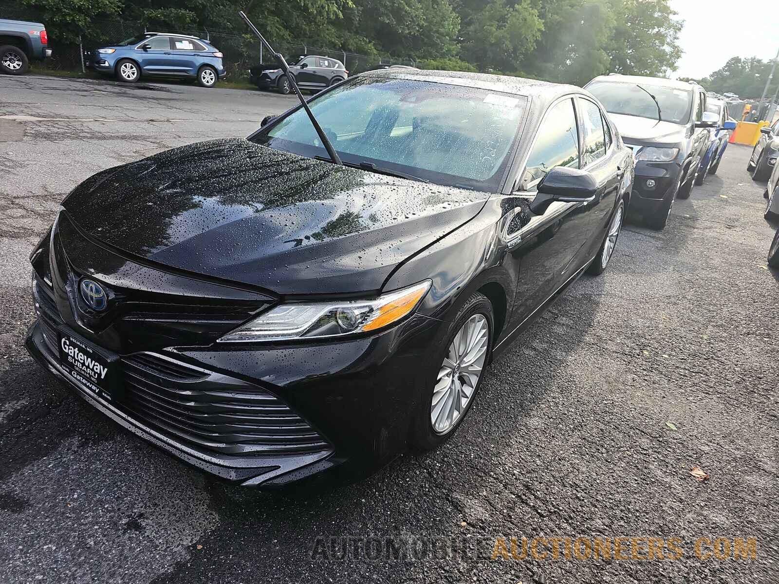 4T1B21HK5JU001892 Toyota Camry Hybrid 2018