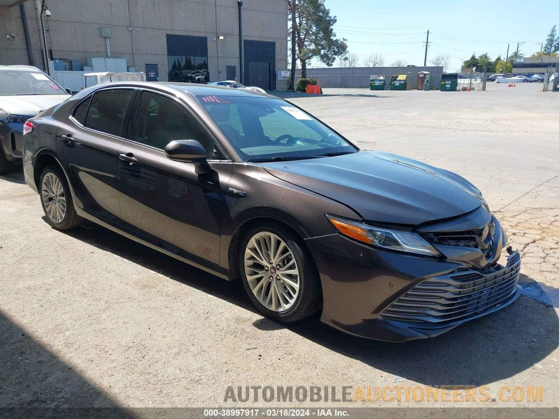 4T1B21HK5JU002377 TOYOTA CAMRY HYBRID 2018