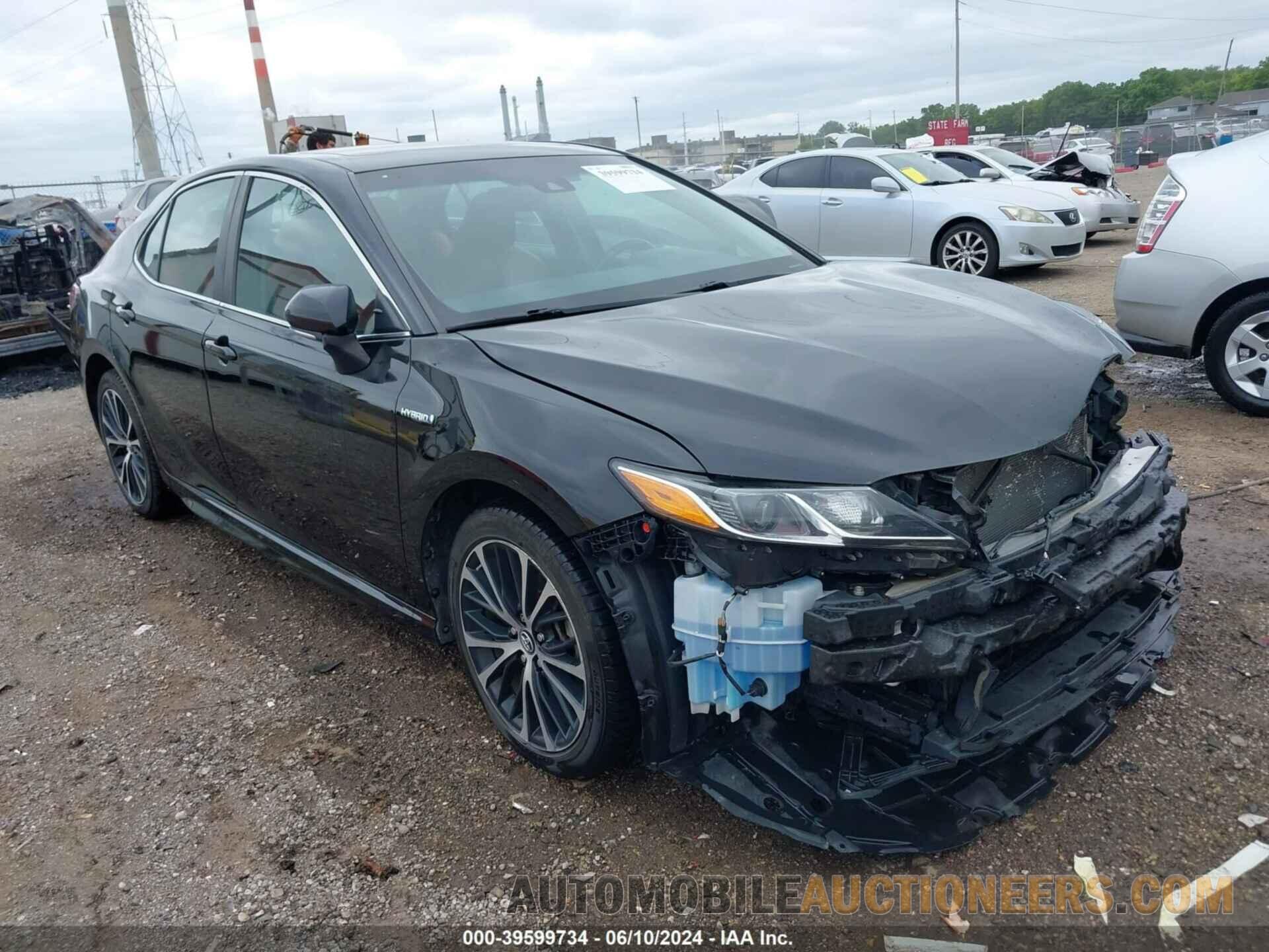 4T1B21HK5JU005876 TOYOTA CAMRY HYBRID 2018