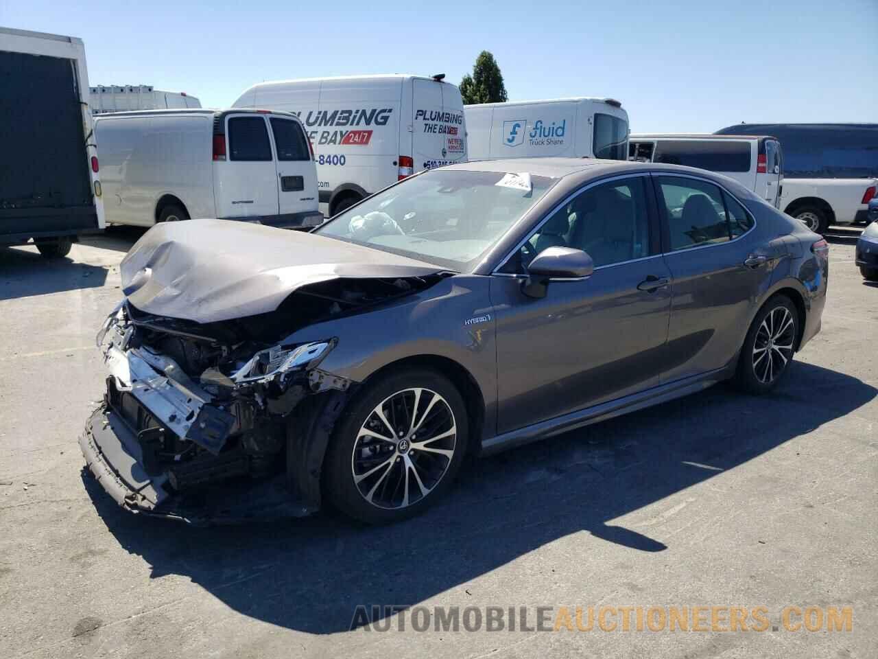 4T1B21HK6JU504976 TOYOTA CAMRY 2018