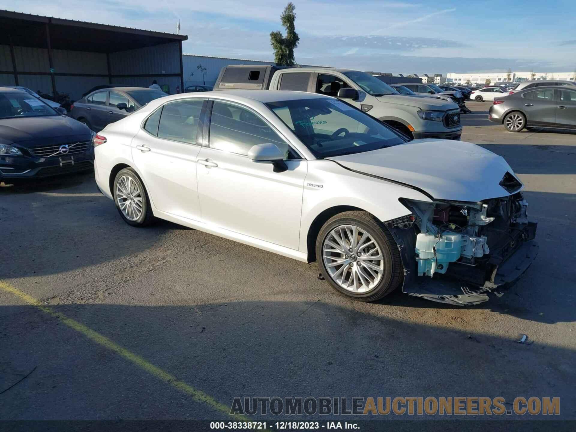 4T1B21HK7JU001165 TOYOTA CAMRY HYBRID 2018