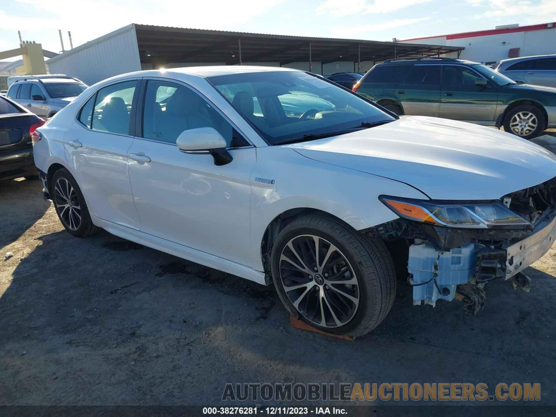 4T1B21HK7JU500435 TOYOTA CAMRY HYBRID 2018