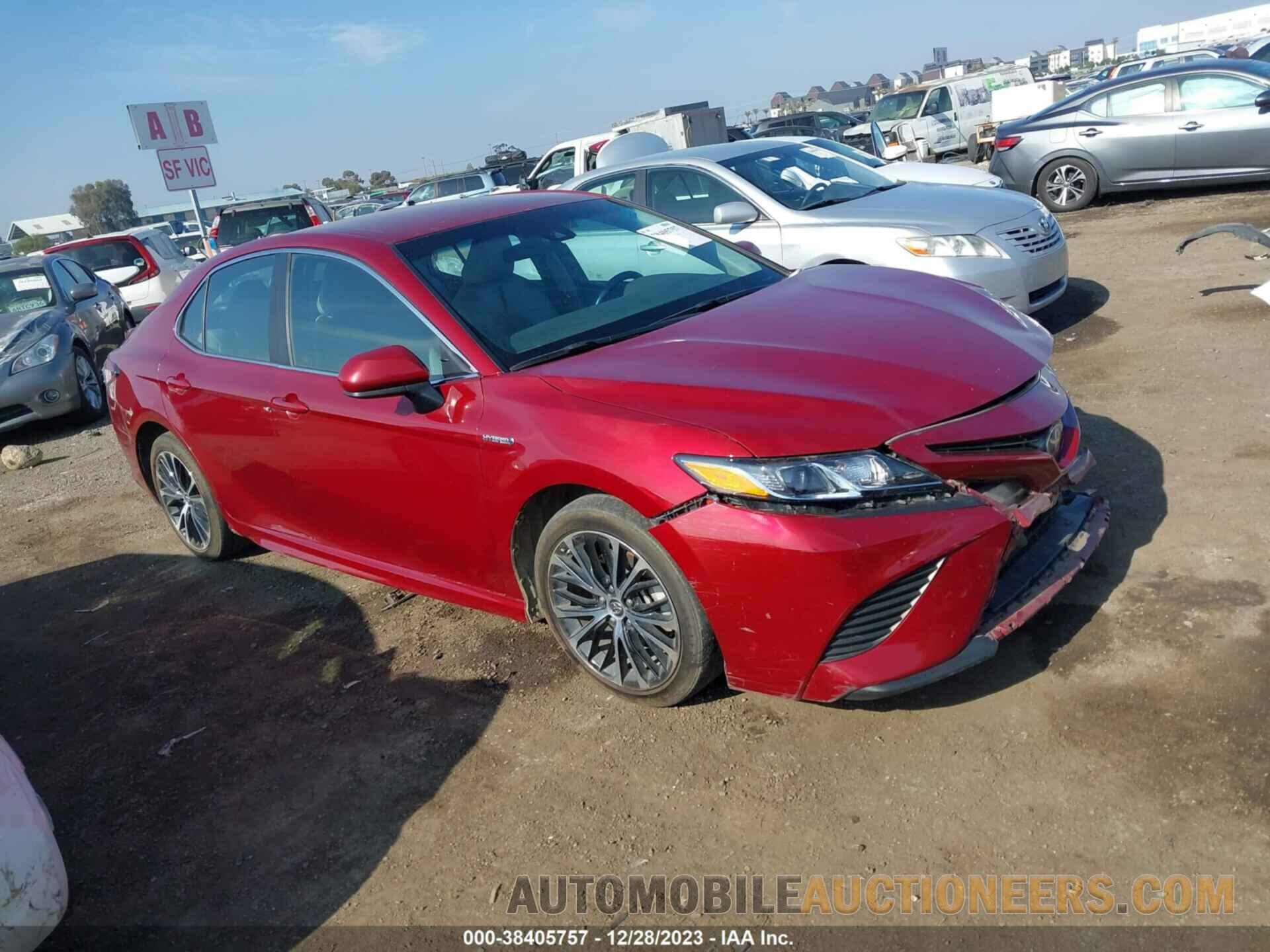 4T1B21HK7JU509085 TOYOTA CAMRY HYBRID 2018