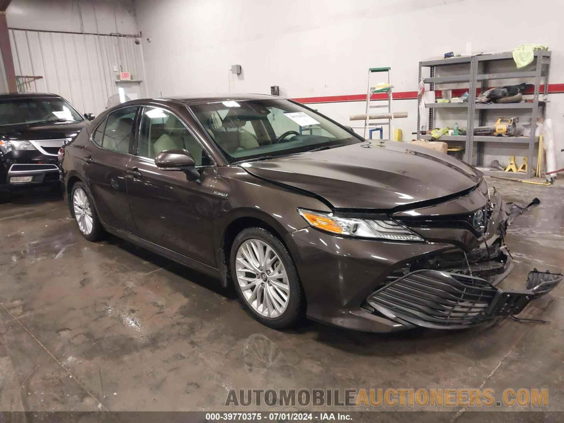 4T1B21HK8JU002258 TOYOTA CAMRY HYBRID 2018