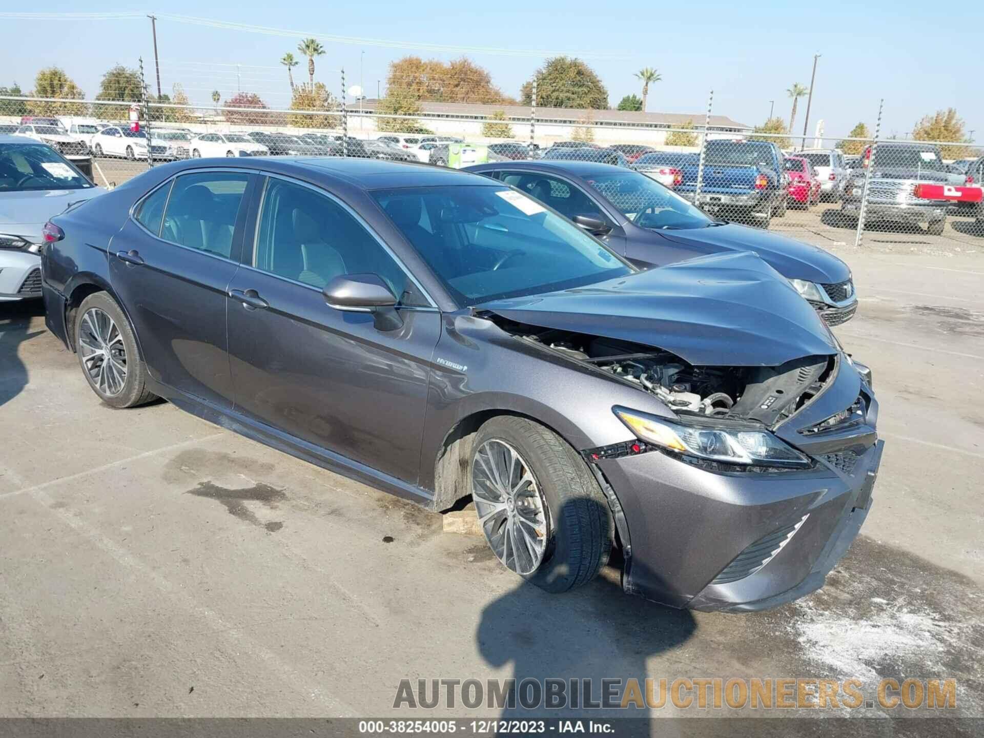 4T1B21HK8JU509225 TOYOTA CAMRY HYBRID 2018