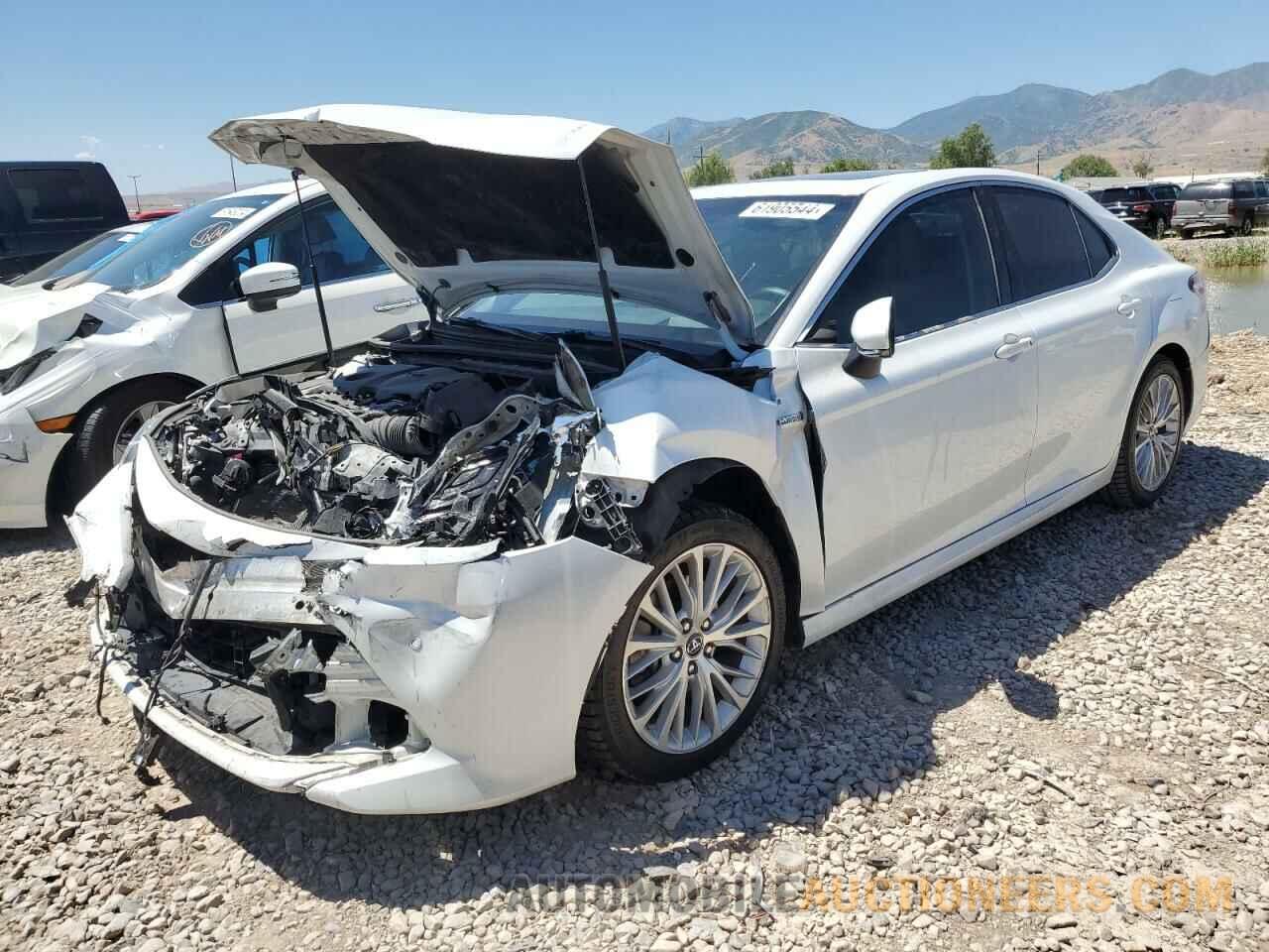 4T1B21HK9JU008375 TOYOTA CAMRY 2018