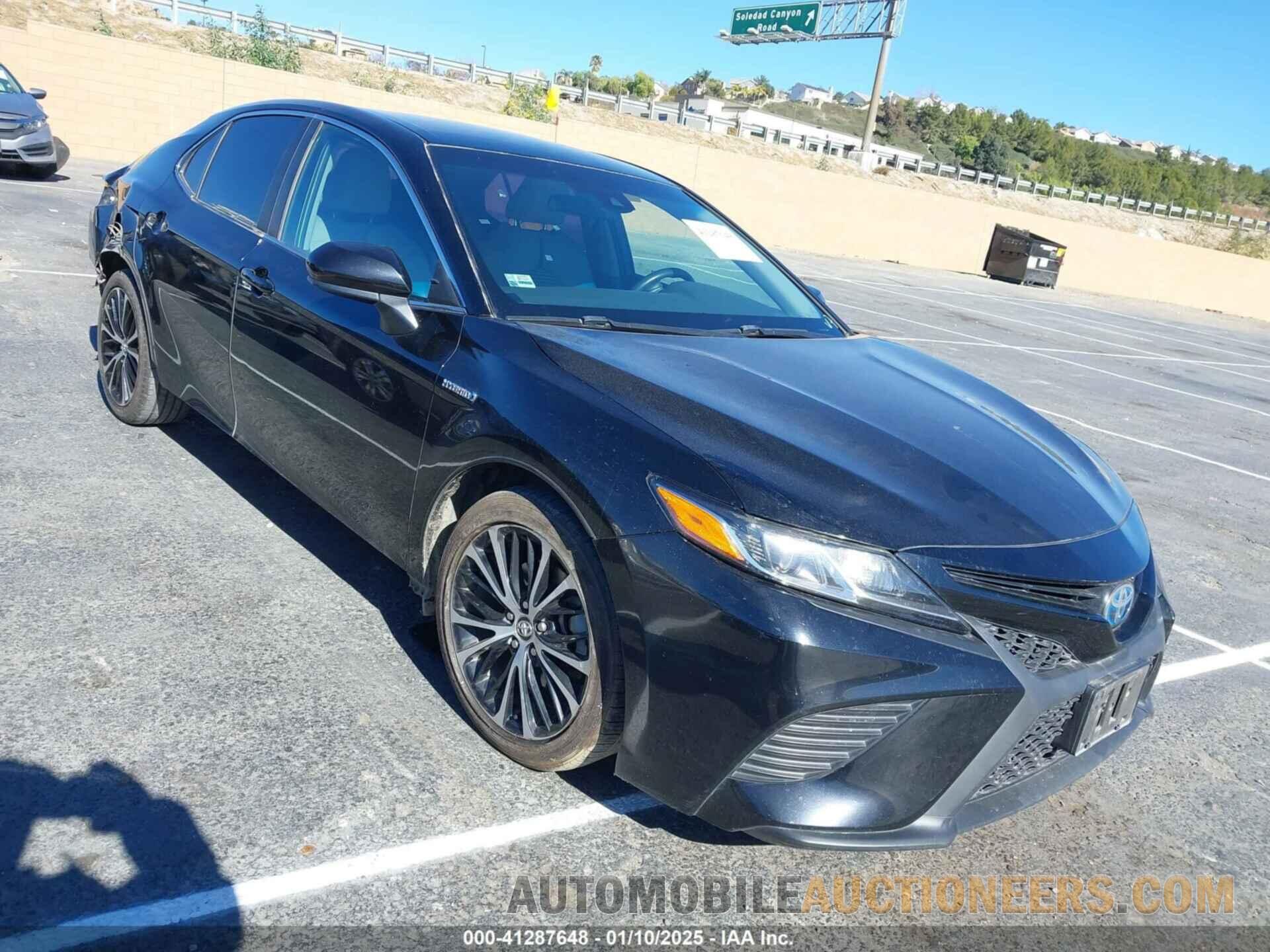 4T1B21HKXJU007932 TOYOTA CAMRY HYBRID 2018