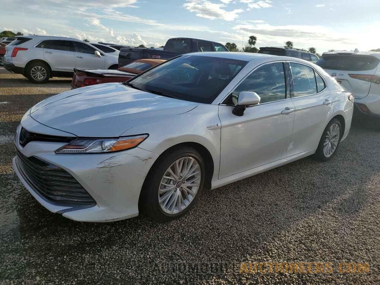 4T1B21HKXJU007994 TOYOTA CAMRY 2018