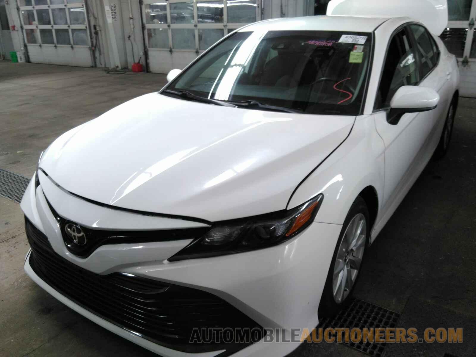 4T1B31HK6JU002126 Toyota Camry Hybrid 2018