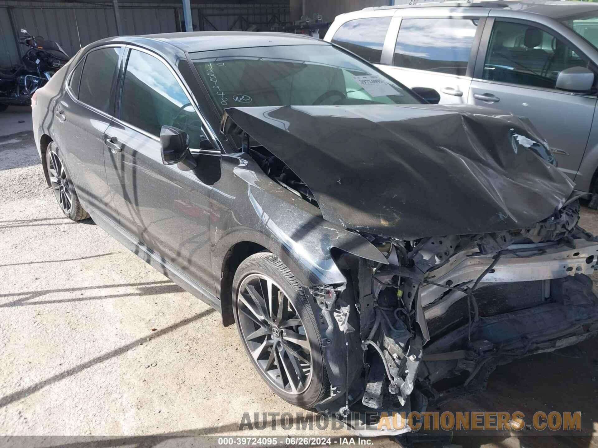 4T1B61HK0JU120700 TOYOTA CAMRY 2018