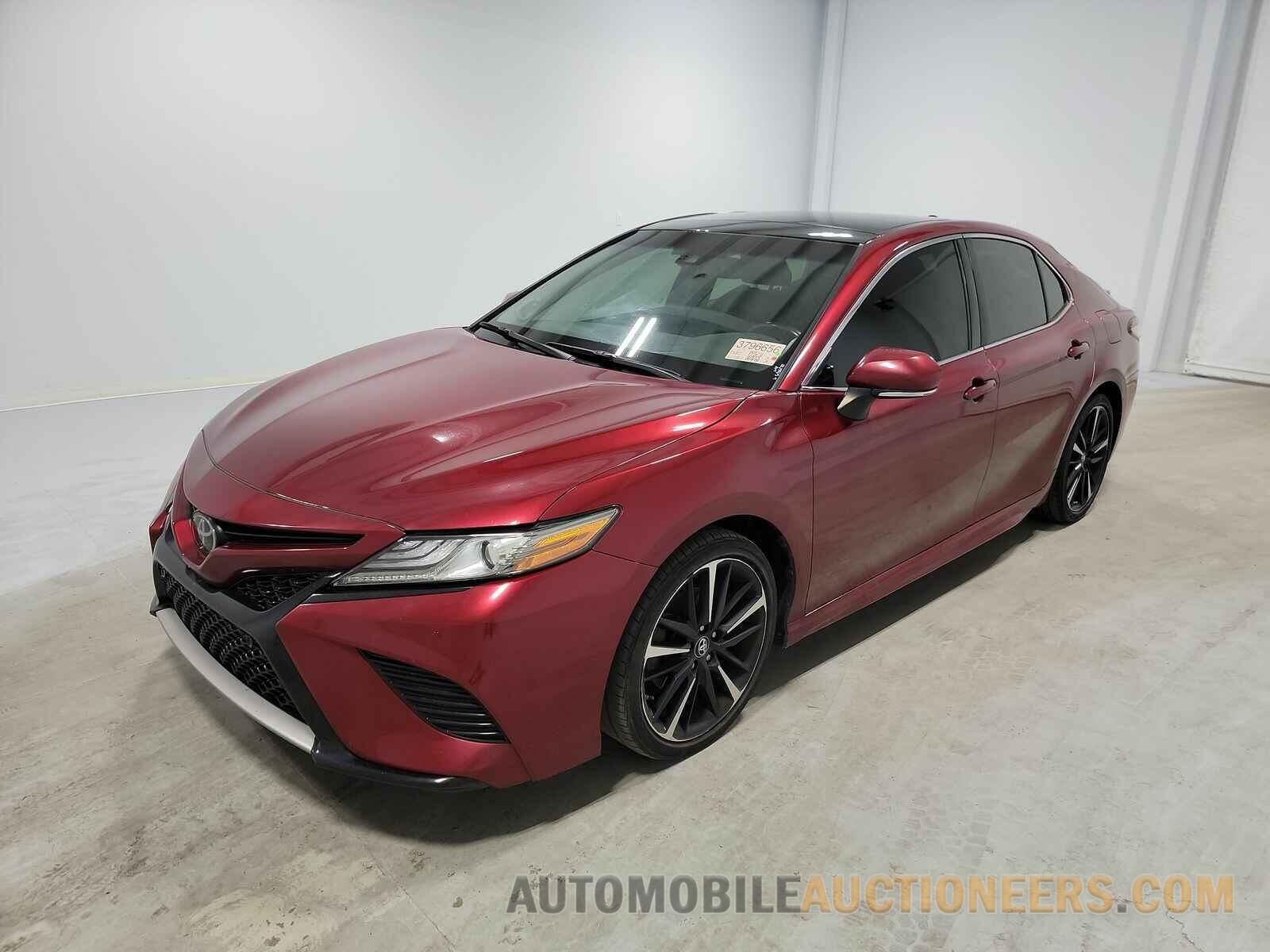 4T1B61HK0JU675582 Toyota Camry 2018