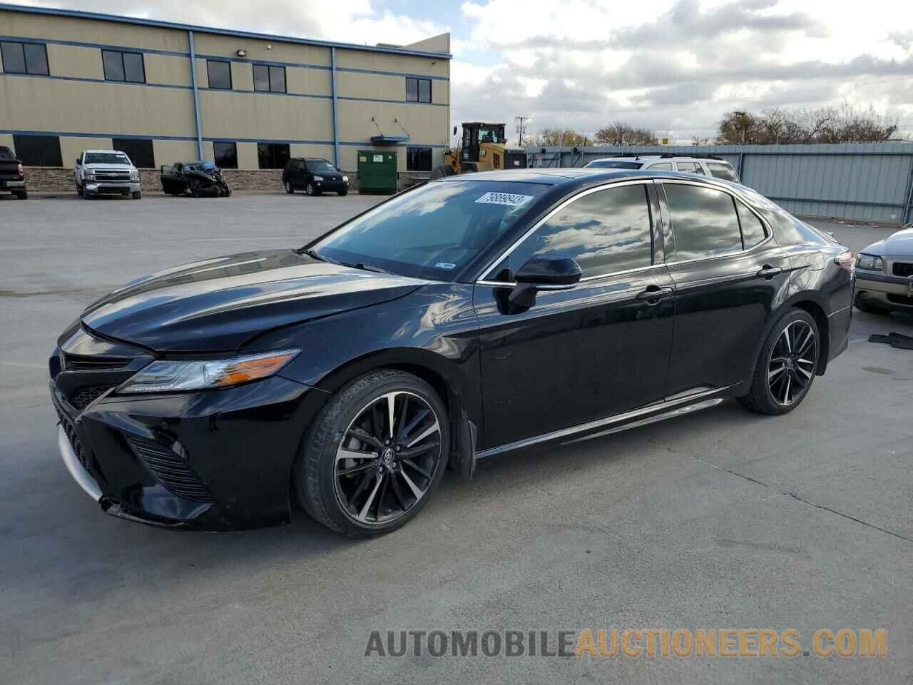 4T1B61HK1JU028690 TOYOTA CAMRY 2018