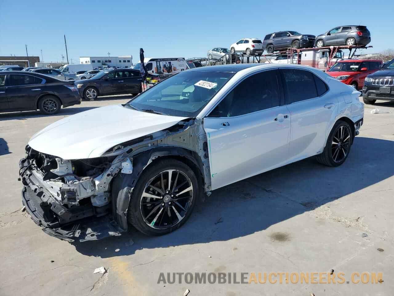 4T1B61HK1JU038619 TOYOTA CAMRY 2018