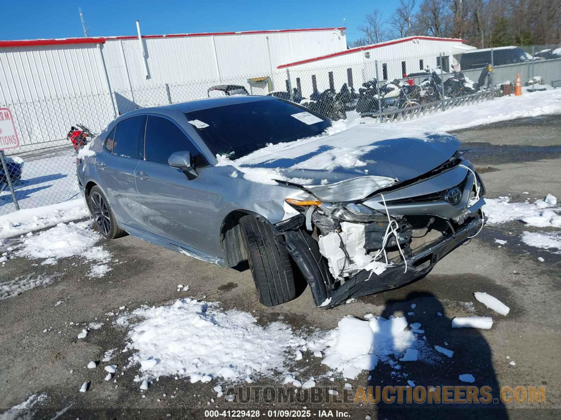 4T1B61HK1JU048695 TOYOTA CAMRY 2018