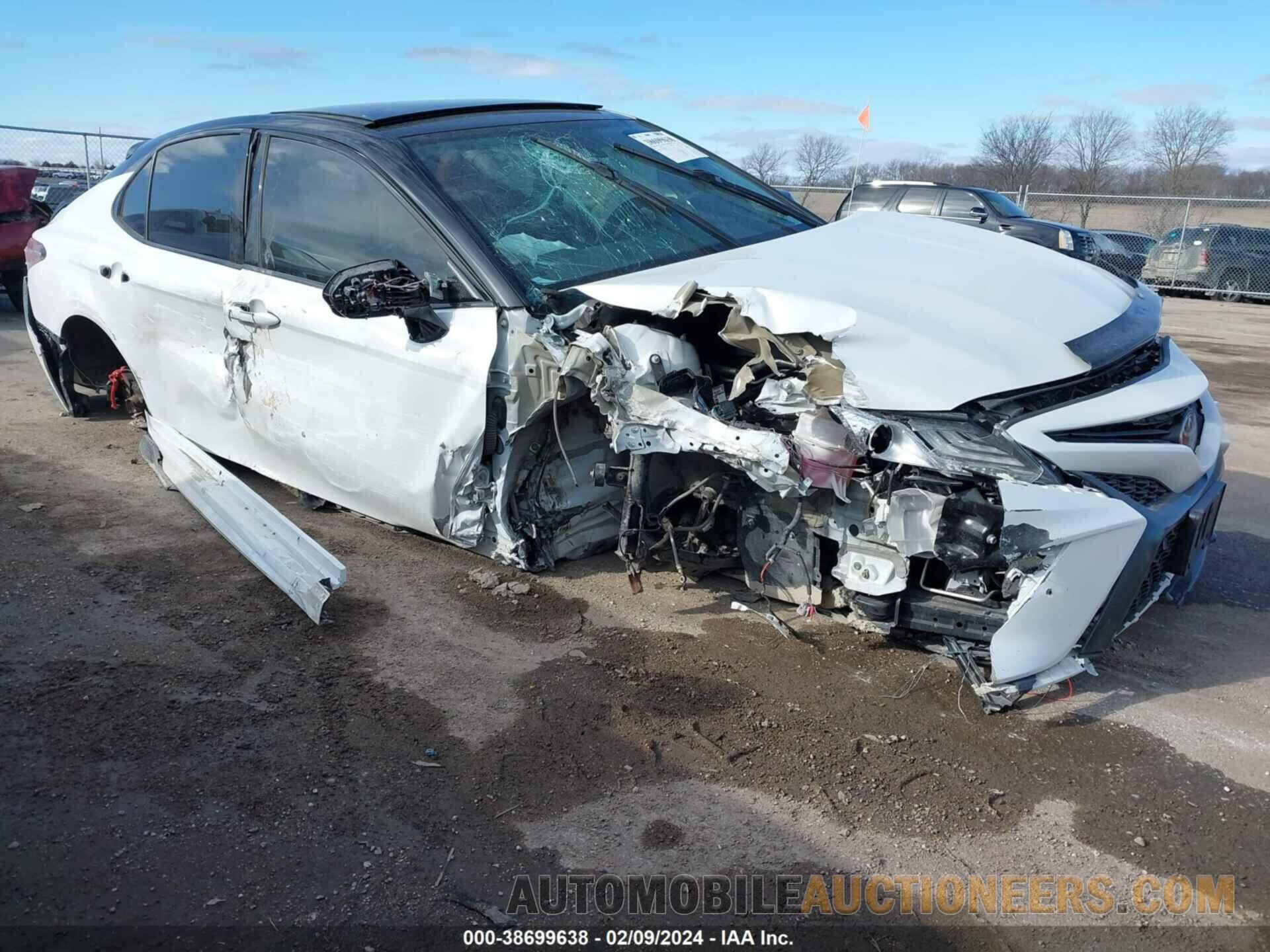 4T1B61HK1JU050933 TOYOTA CAMRY 2018